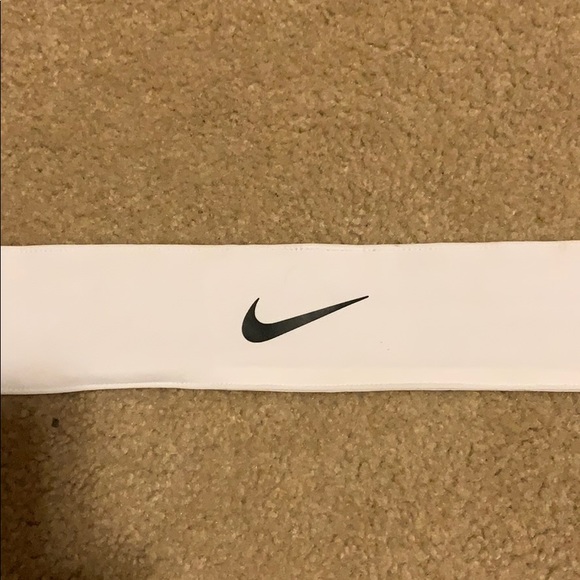White Nike Headband - Picture 1 of 2